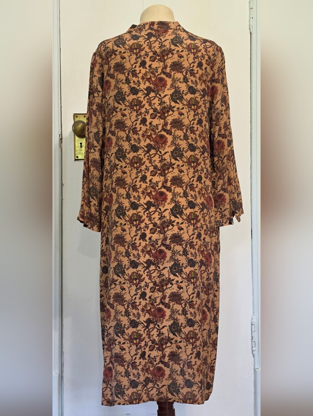 Vintage Pokwai Silk Floral Midi Shirt Dress in Tan and Brown. Medium.